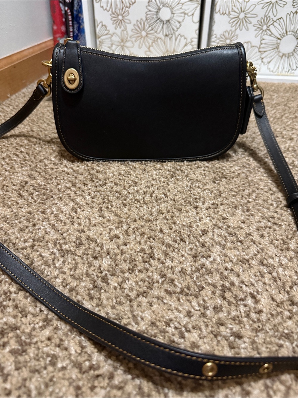 Coach Black Leather Swinger Crossbody Shoulder Bag with Gold Hardware NWOT
